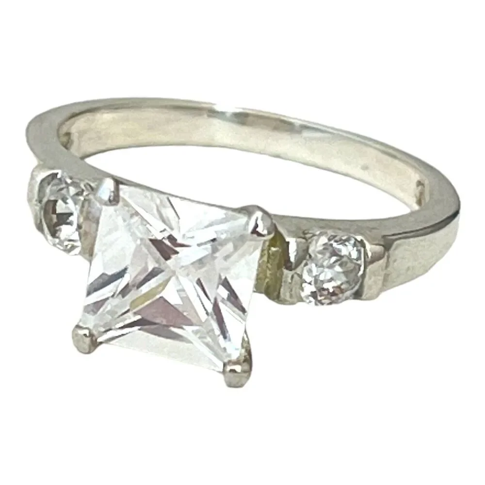 New Princess Cut CZ Ring Cubic Zirconia Accent Band Silver Tone Size 7 - 5V
